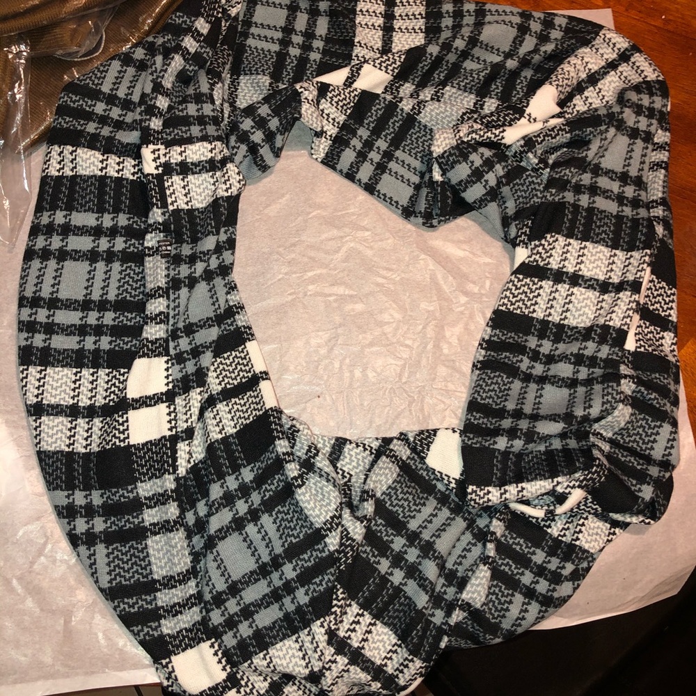 Alepo winter essential Scarf - Picture 5 of 8